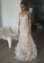 Luxurious Wedding dress with 3d flowers - Image 2