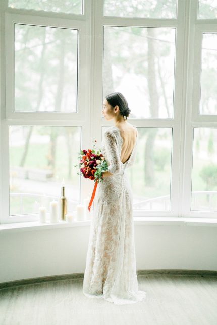 White lace wedding dress // Anna Skoblikova // 0105av