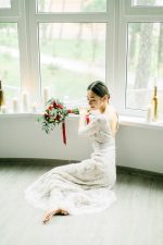 White lace wedding dress // Anna Skoblikova // 0105 // Photo 4