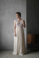 Natural silk and French lace wedding dress - Image 5