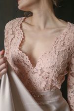 Lace and dense satin feminine Wedding dress - Image 5