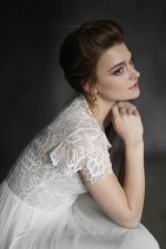 Lace classic wedding dress - Image 5