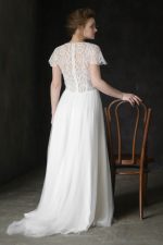 Lace classic wedding dress - Image 7