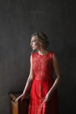 Red lace wedding dress - Image 3