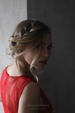 Red lace wedding dress - Image 4