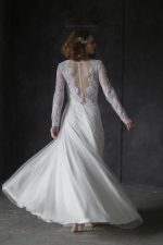 Wedding dress with lace waist - Image 3