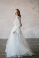 Off-white wedding set from silk blouse and tulle skirt - Image 7
