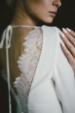 Elegant wedding dress of costume crepe and Chantilly lace - Image 3