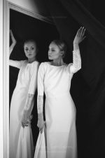 Elegant wedding dress of costume crepe and Chantilly lace - Image 7