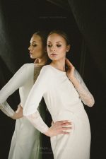Elegant wedding dress of costume crepe and Chantilly lace - Image 9