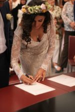 Ivory wedding dress with v-neck cut and open back - Image 11