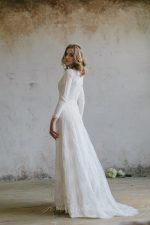 Luxurious winter lace wedding dress - Image 3
