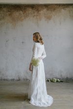 Luxurious winter lace wedding dress - Image 4