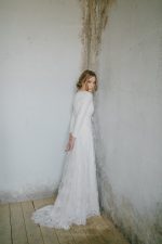 Luxurious winter lace wedding dress - Image 9