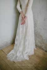 Luxurious winter lace wedding dress - Image 10