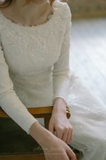 Luxurious winter lace wedding dress - Image 12
