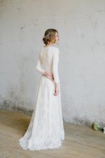Luxurious winter lace wedding dress - Image 15