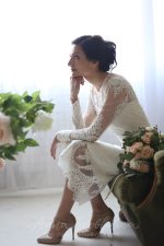 Laconic lace embroidered wedding gown - Image 2