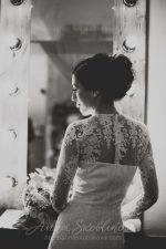 Laconic lace embroidered wedding gown - Image 3