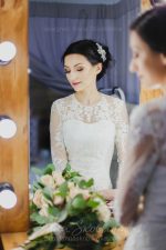 Laconic lace embroidered wedding gown - Image 4
