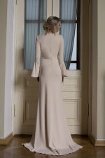Photo 3: Wedding dress designed in understated Rustic elegant style \\ Anna Skoblikova