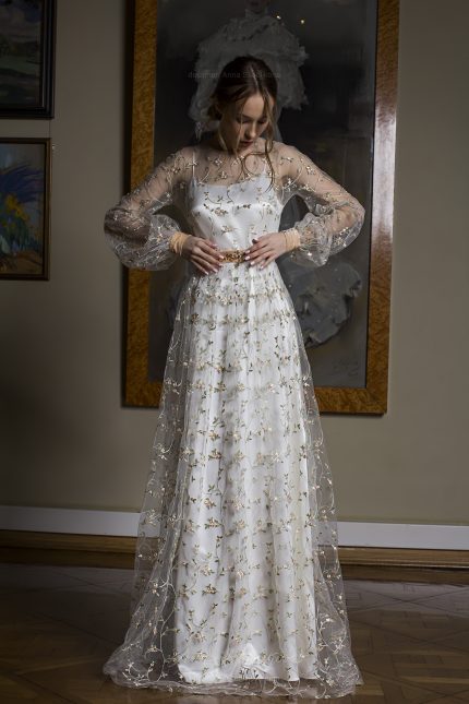 Photo 1: Elegant two layered wedding dress + floral embroidered detailing \\ Anna Skoblikova