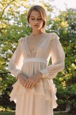 Backyard wedding dress in silk - Bojhena | Photo 2 | Anna Skoblikova | 0166