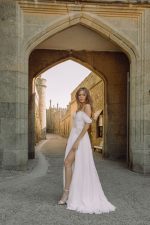slit wedding dress \ Anna Skoblikova \ 0170 | Photo 3
