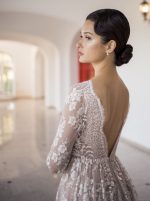 Lace wedding dress with sleeves // Anna Skoblikova // 0198 | Photo 1